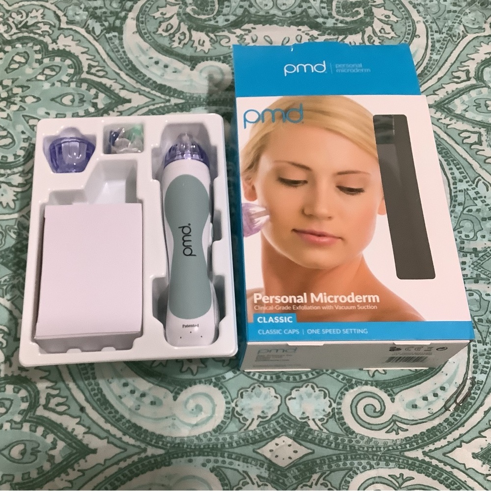 NWT Personal Microderm Exfoliator w/vacuum suction, Gray Classic (Sku 26)